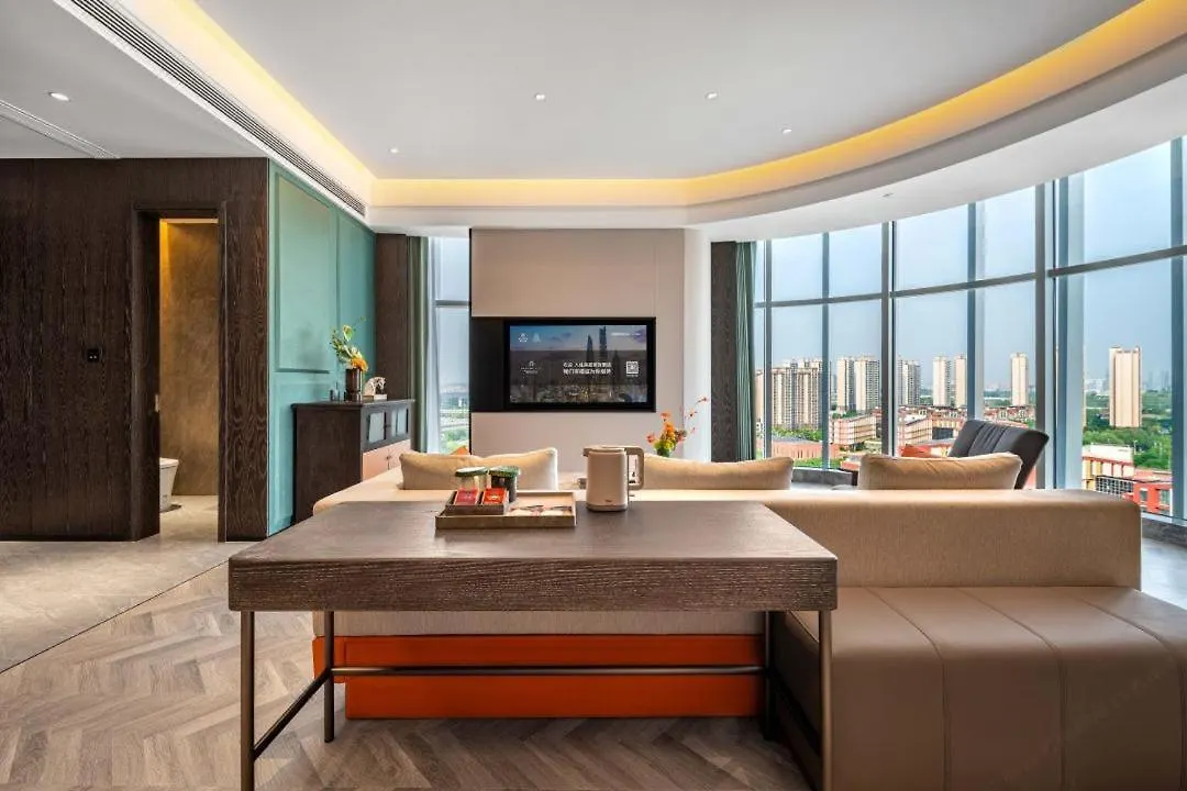 Mehood Lestie, Zhengzhou East Railway Station Beilong Lake Flagship Hotel
